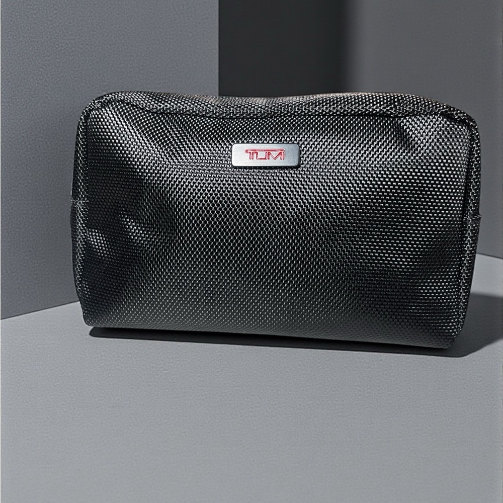 TUMI Delta Black Toiletry Pouch Travel Amenity Bag New